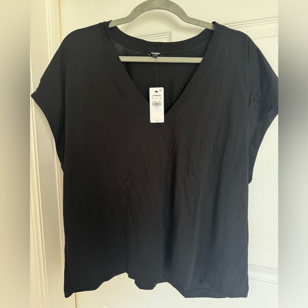 *new with tags!* Womans black short sleeve cotton XL tee shirt from express